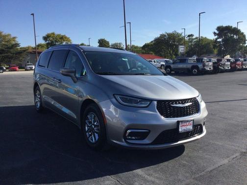2021 Chrysler Pacifica Touring-L