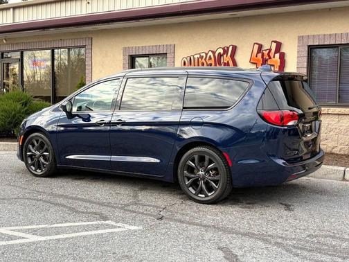 2019 Chrysler Pacifica Touring-L Plus