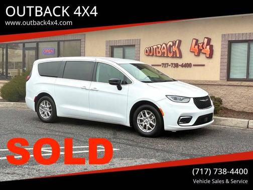 Bright White Clearcoat 2024 Chrysler Pacifica Touring L