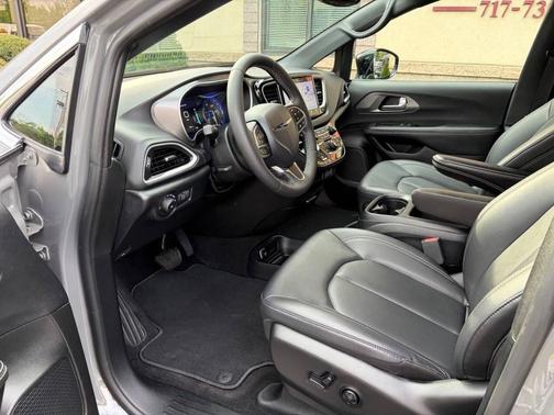 Ceramic Gray Clearcoat 2025 Chrysler Pacifica L