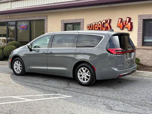 Ceramic Gray Clearcoat 2025 Chrysler Pacifica L