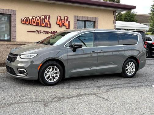 Ceramic Gray Clearcoat 2025 Chrysler Pacifica L