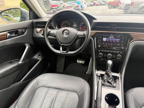 Platinum Gray Metallic 2020 Volkswagen Passat 2.0T SE