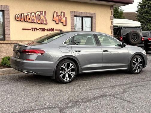 Platinum Gray Metallic 2020 Volkswagen Passat 2.0T SE