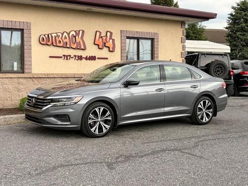 Platinum Gray Metallic 2020 Volkswagen Passat 2.0T SE