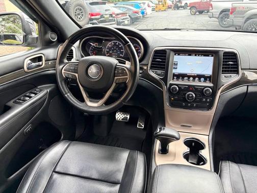Brilliant Black Crystal Pearlcoat 2015 Jeep Grand Cherokee Overland