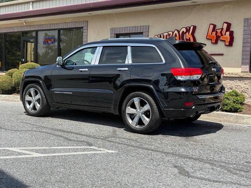 Brilliant Black Crystal Pearlcoat 2015 Jeep Grand Cherokee Overland