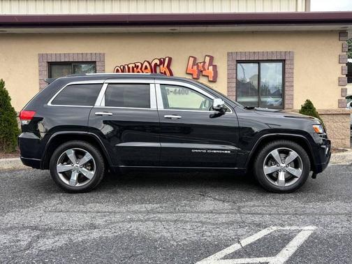 Brilliant Black Crystal Pearlcoat 2015 Jeep Grand Cherokee Overland