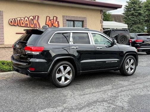 Brilliant Black Crystal Pearlcoat 2015 Jeep Grand Cherokee Overland