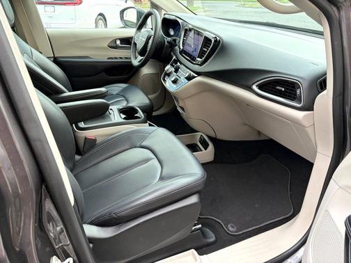 Gray (Granite Crystal Metallic) 2023 Chrysler Pacifica Touring L