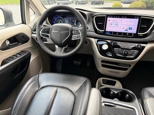 Gray (Granite Crystal Metallic) 2023 Chrysler Pacifica Touring L