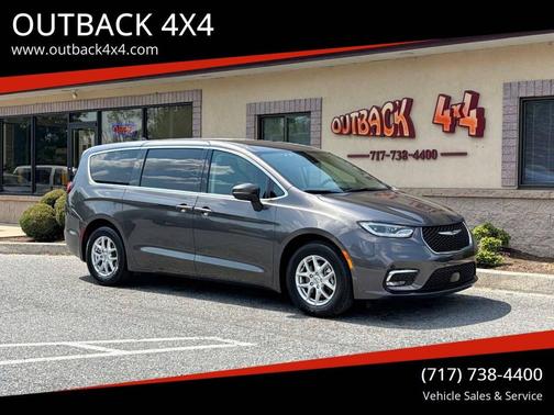Gray (Granite Crystal Metallic) 2023 Chrysler Pacifica Touring L