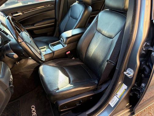 2011 Chrysler 300C Base