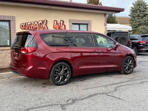 2018 Chrysler Pacifica Touring Plus