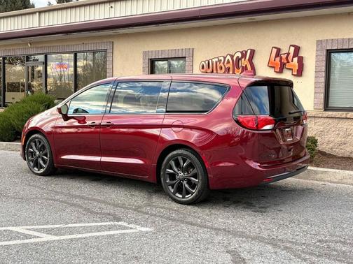 2018 Chrysler Pacifica Touring Plus