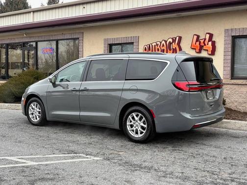 2022 Chrysler Pacifica Touring L