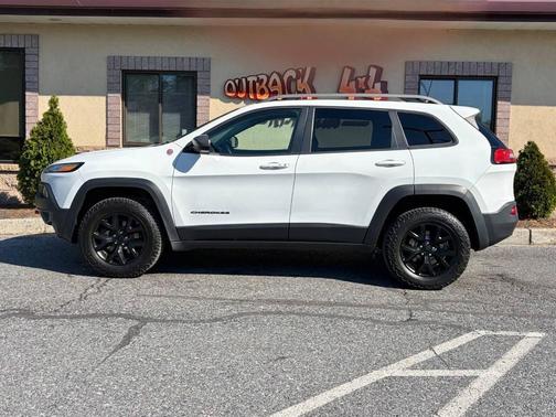 Bright White 2016 Jeep Cherokee Trailhawk