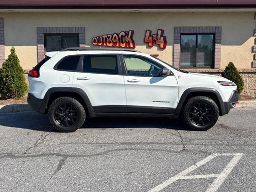 Bright White 2016 Jeep Cherokee Trailhawk
