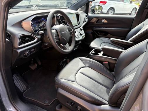 2025 Chrysler Pacifica L