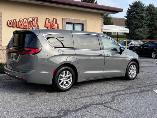 2025 Chrysler Pacifica L