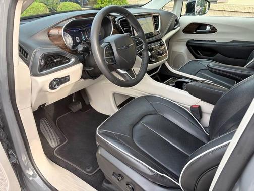 Ceramic Gray Clearcoat 2023 Chrysler Pacifica Limited