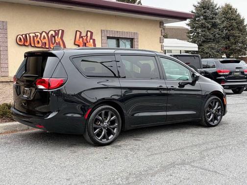 2019 Chrysler Pacifica Touring L