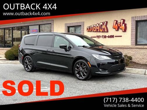 Black 2019 Chrysler Pacifica Touring L
