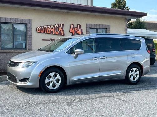 2017 Chrysler Pacifica Touring-L Plus
