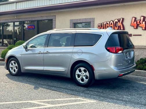 2017 Chrysler Pacifica Touring-L Plus