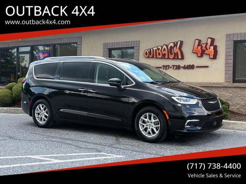 Brilliant Black Crystal Pearlcoat 2021 Chrysler Pacifica Touring L Minivan