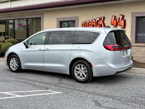 Silver Mist Clearcoat 2024 Chrysler Pacifica Touring L
