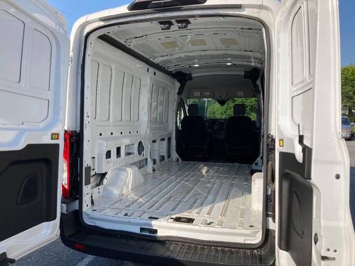 Oxford White 2024 Ford Transit-250 Base