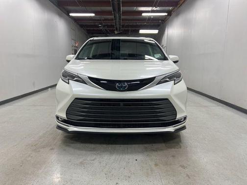 2021 Toyota Sienna Platinum 7 Passenger
