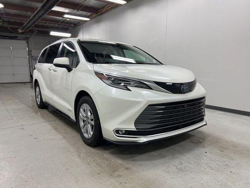2021 Toyota Sienna Platinum 7 Passenger