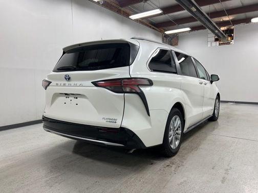 2021 Toyota Sienna Platinum 7 Passenger