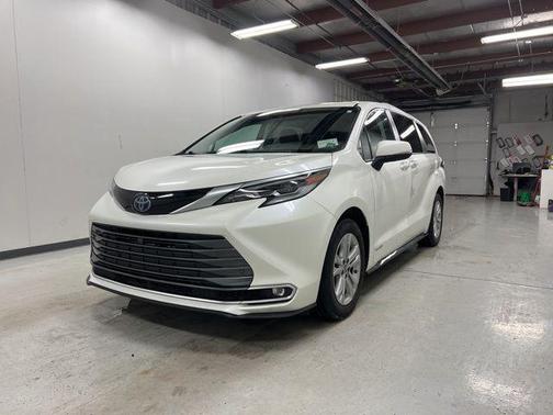 2021 Toyota Sienna Platinum 7 Passenger