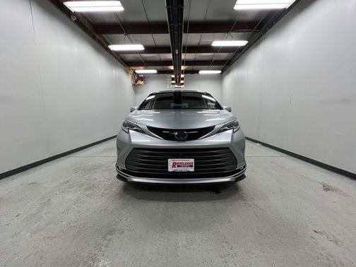 2021 Toyota Sienna Platinum 7 Passenger