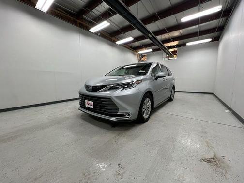 2021 Toyota Sienna Platinum 7 Passenger