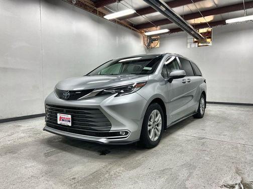 2021 Toyota Sienna Platinum 7 Passenger