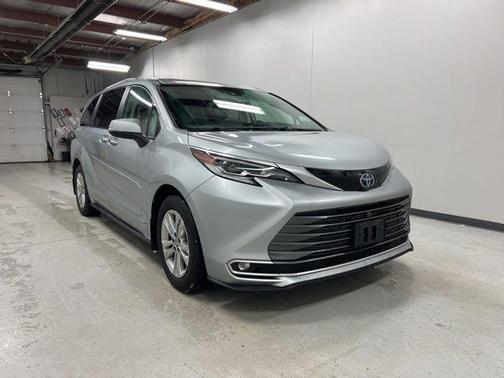 2021 Toyota Sienna Platinum 7 Passenger