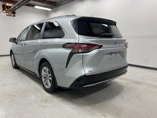 2021 Toyota Sienna Platinum 7 Passenger