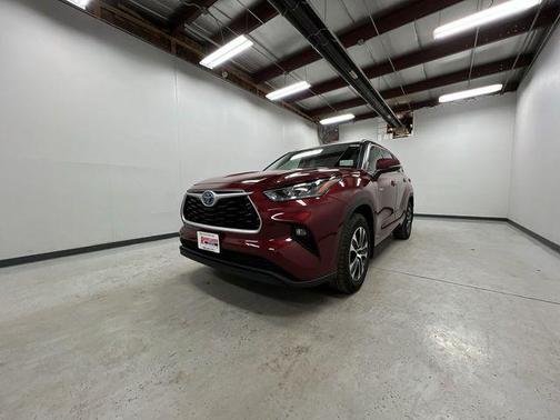2020 Toyota Highlander Hybrid XLE