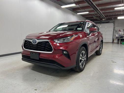 2020 Toyota Highlander Hybrid XLE