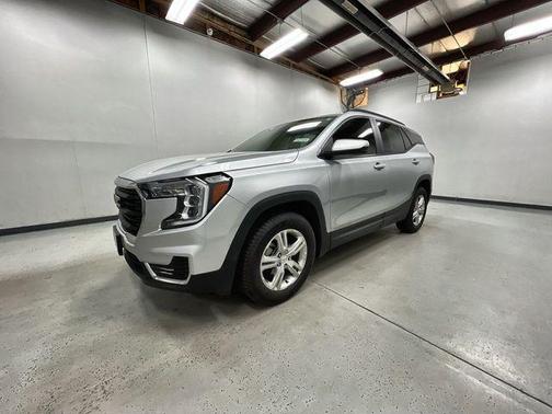 Quicksilver Metallic 2022 GMC Terrain SLE