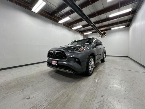 2024 Toyota Highlander Hybrid Platinum