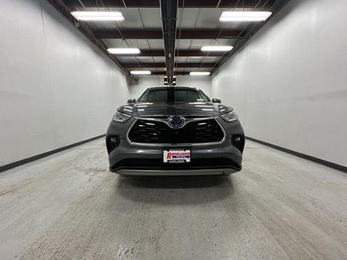 2024 Toyota Highlander Hybrid Platinum
