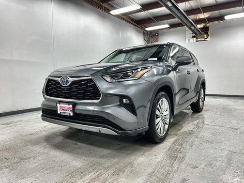 2024 Toyota Highlander Hybrid Platinum
