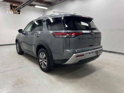 2023 Nissan Pathfinder SL 4WD