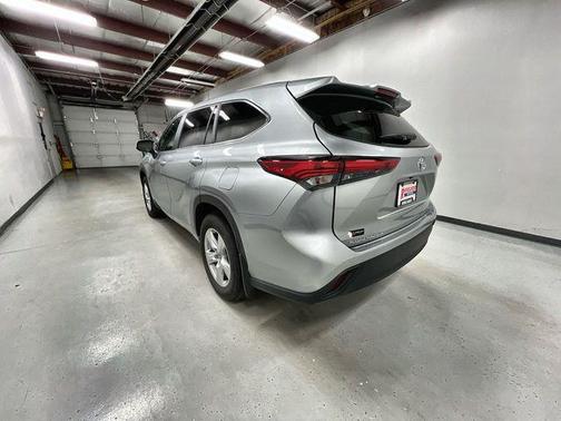 Celestial Silver Metallic 2023 Toyota Highlander LE