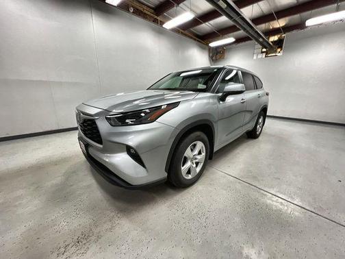 Celestial Silver Metallic 2023 Toyota Highlander LE